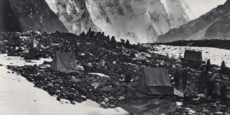 Al menos 12 montañistas muertos por una avalancha