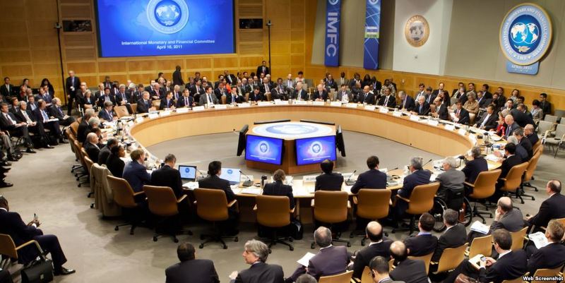 El FMI instó a acelerar reformas para mitigar eventuales “vulnerabilidades” a mediano plazo