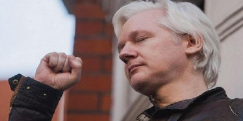 El Gobierno rechazó otorgarle el estatus diplomático a Assange