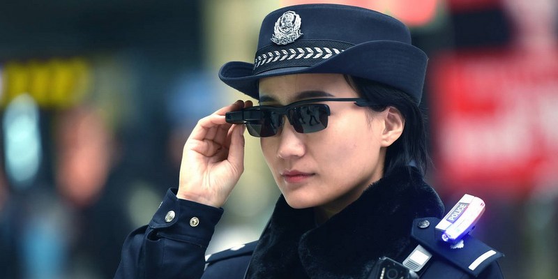 La Policía usa lentes con reconocimiento facial para encontrar sospechosos