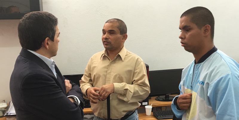 Enseñan computación a personas no videntes