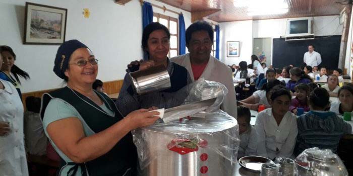 DGE entregó kits de cocina y comedor a todas las escuelas albergue y rurales