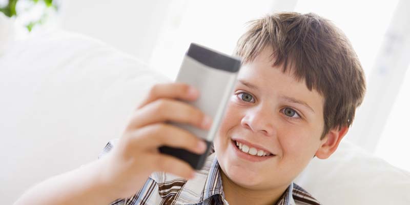El acceso a los celulares se produce desde edades cada vez más tempranas