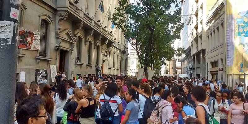 Rechazan frente a la Legislatura el proyecto de una universidad de formación pedagógica