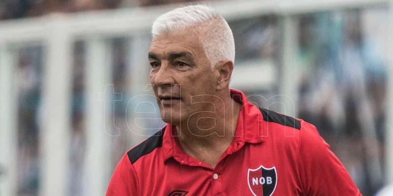 Newell´s sufrió el vendaval del Atlético Paranaense en Brasil