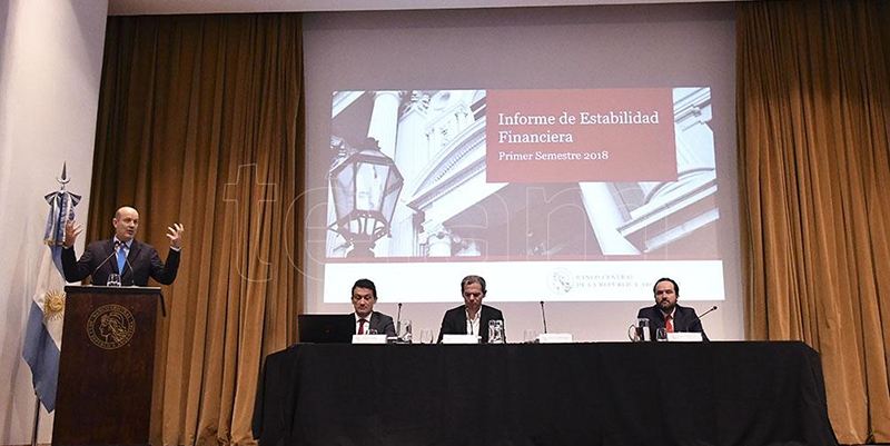 Para Sturzenegger la lucha contra la inflación vuelve a ser el objetivo primario del BCRA
