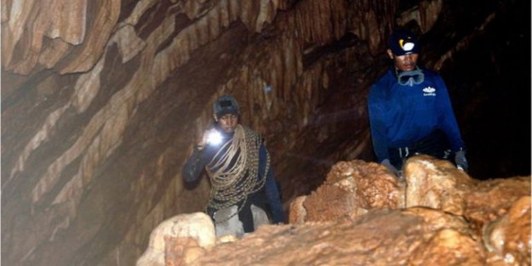 El desesperado intento de rescatar a 12 adolescentes atrapados en una cueva en Tailandia