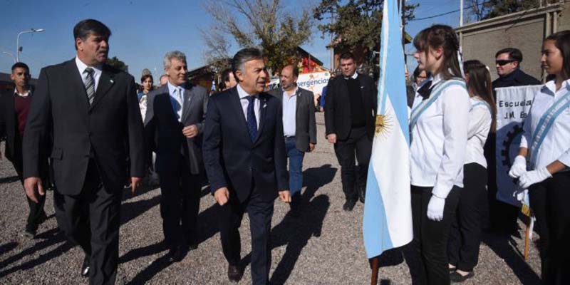 El Gobernador participó del acto oficial por el Día de la Bandera