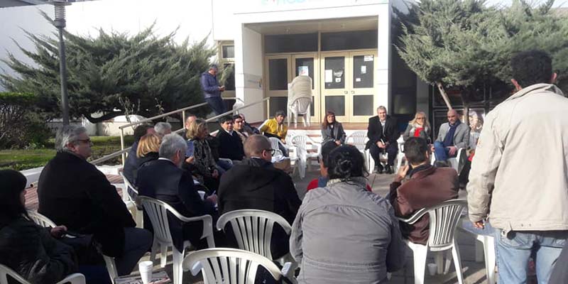 Diputados provinciales se reunieron en la vereda del Concejo