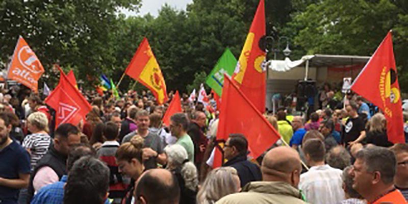 Multitudinaria marcha contra una concentración de neonazis