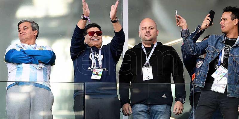 Maradona: “Si en el vestuario no hubo piñas, es porque no tenemos huevos”