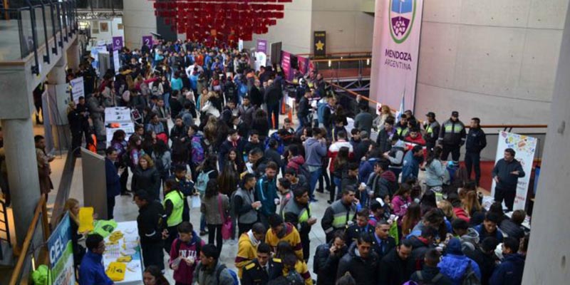 Día de la Seguridad Vial: preocupan los nuevos “peatones tecnológicos”