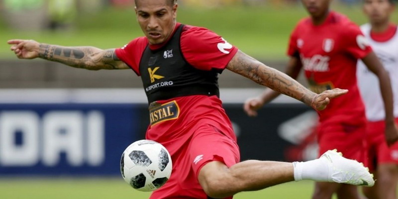 En su vuelta a las prácticas, Paolo Guerrero demostró que sigue con la puntería fina