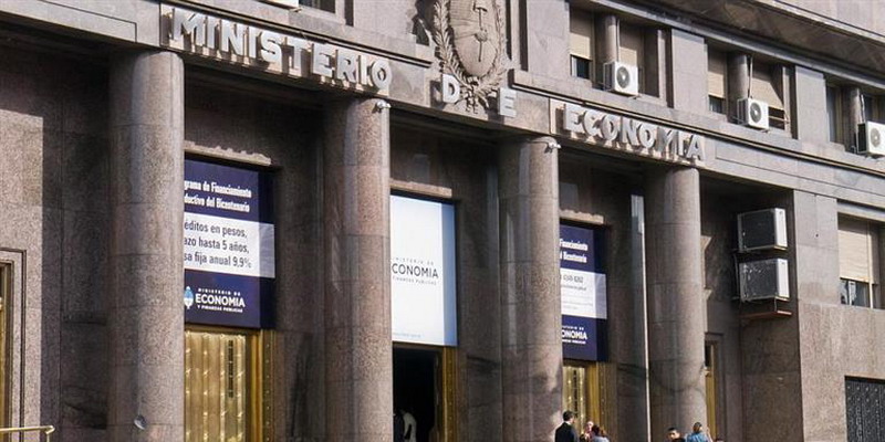 Otras definiciones de Dujovne: retenciones, impuesto al turismo y ¿nuevo blanqueo?
