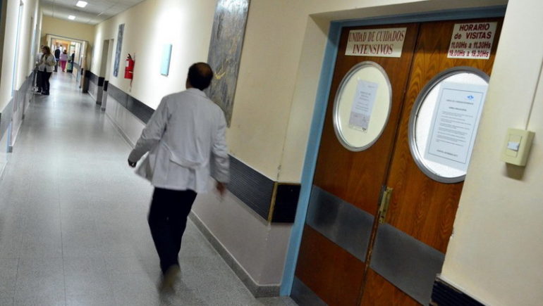 Buscan médicos por $80 mil al mes, pero no consiguen y convocan a venezolanos