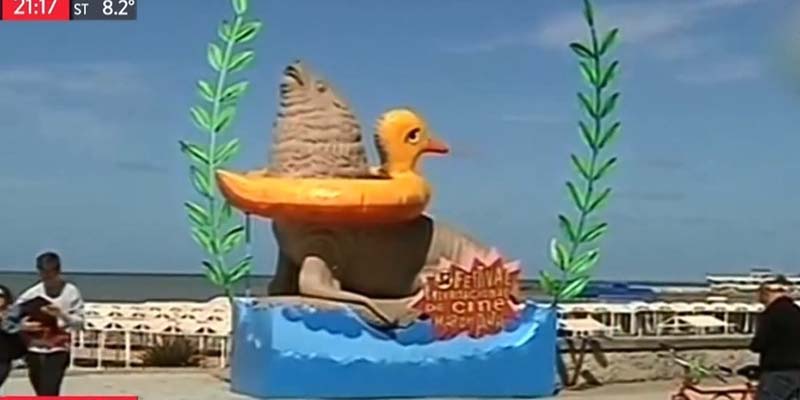 El INCAA pagó $ 300 mil la escultura del “pato inflable” para el festival de cine