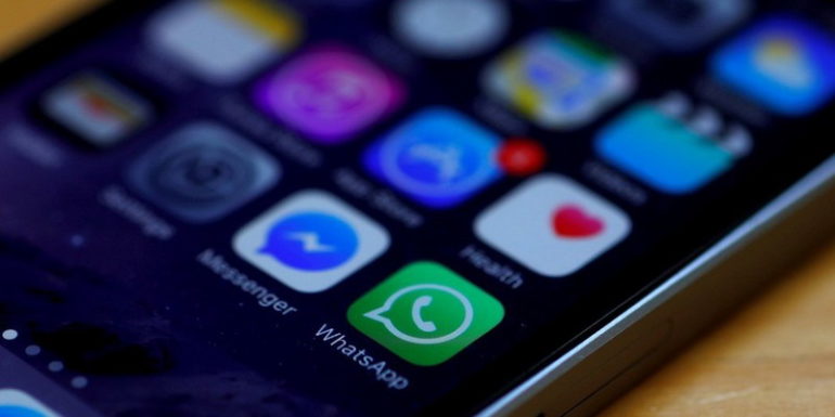 WhatsApp comenzó a señalar el reenvío de mensajes