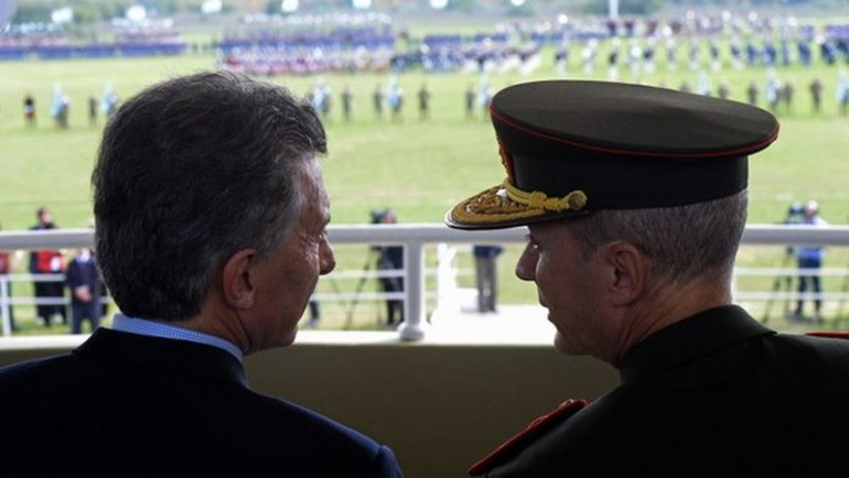 Mauricio Macri define con dos decretos la reforma de las FFAA que contempla una fuerza de despliegue rápido de 10.000 uniformados