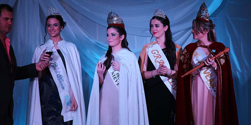 Desfile de moda en la Fiesta de la Nieve y Vino