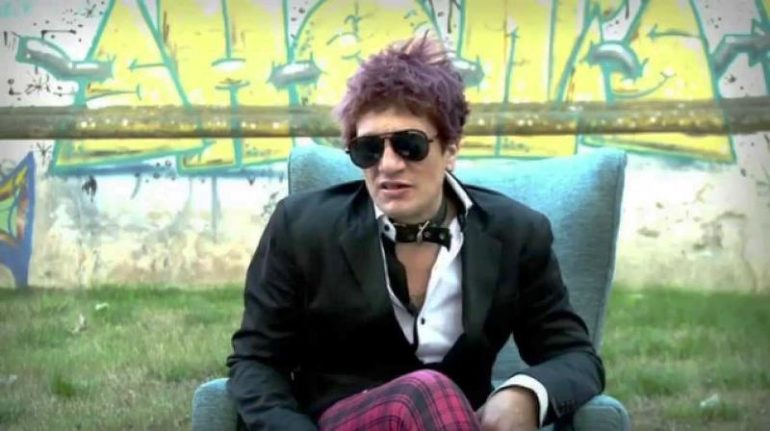Acusan al cantante Pity Álvarez de matar a un amigo y escapar