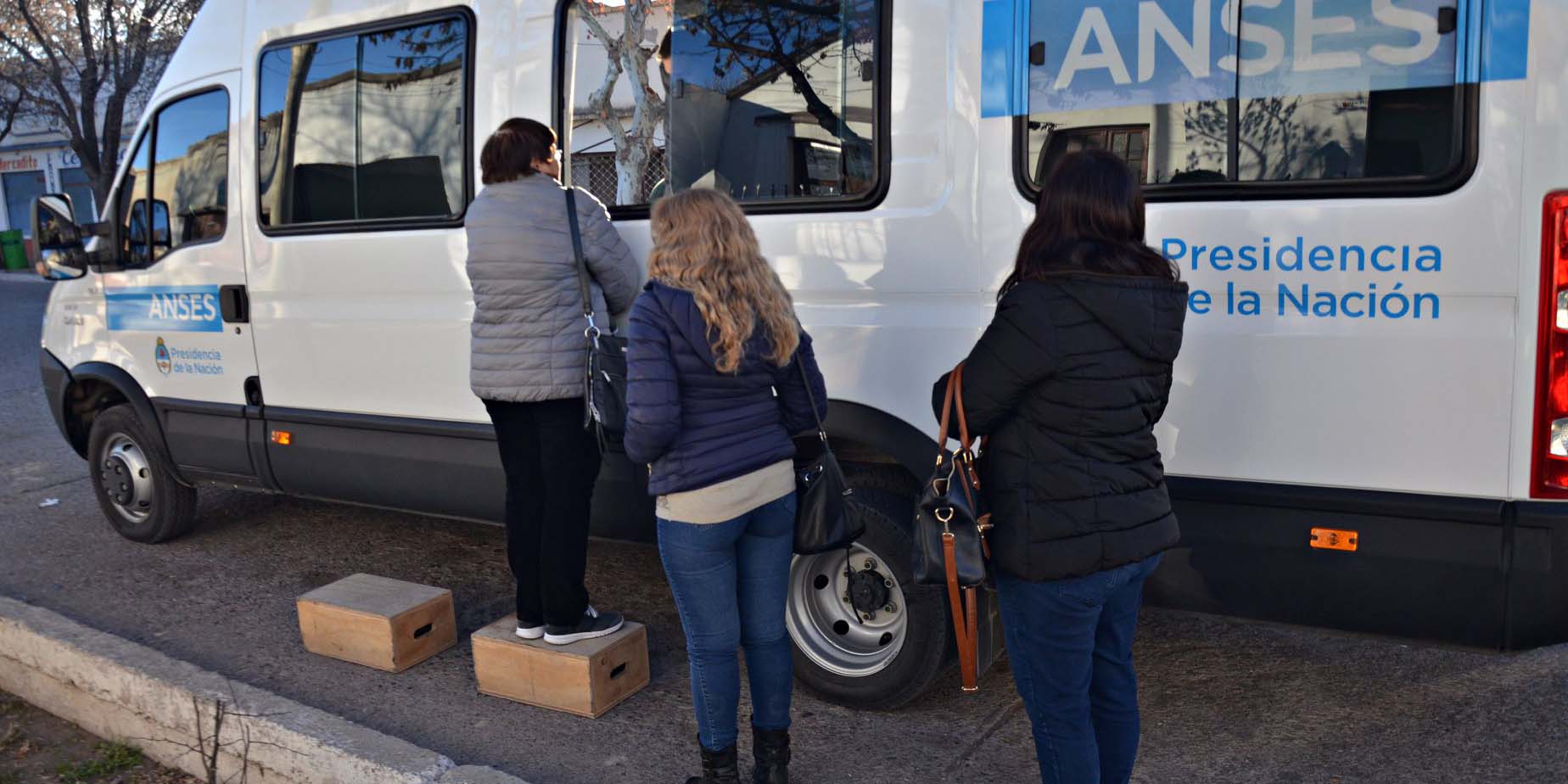 La Unidad Móvil de Anses estuvo en Alvear Oeste