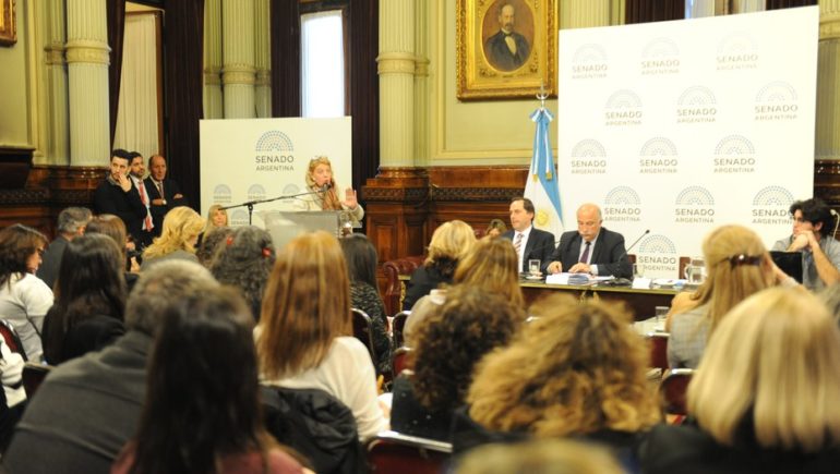 Aborto: pese al avance de los “celestes”, los “verdes” buscan salvar el proyecto con la opción “verde clara”