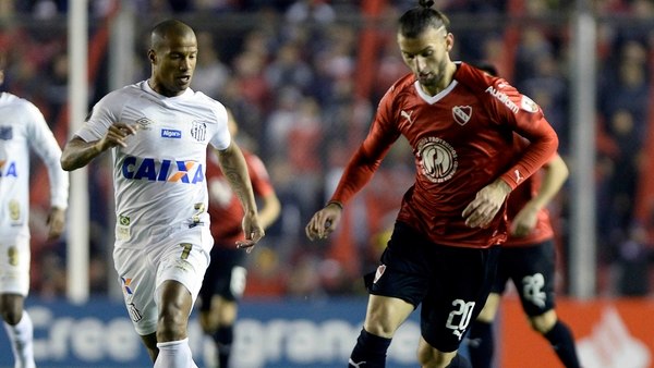 Le podrían dar por ganado a Independiente 3-0 el partido ante Santos por culpa de Carlos Sánchez