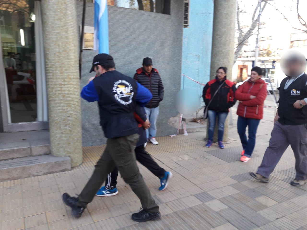 Vendían drogas a menores y fueron detenidos