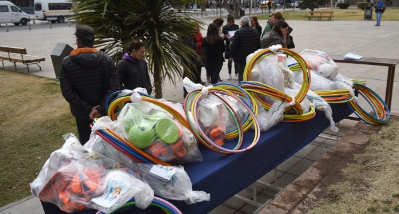 Entregaron materiales deportivos para escuelas especiales