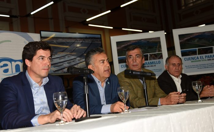 El Gobierno implementará un sistema de medidores de agua para particulares y empresas