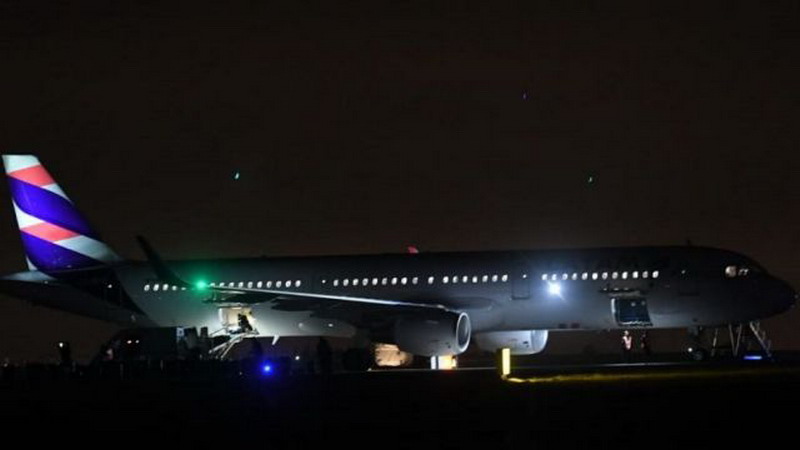 Un avión tuvo que aterrizar de emergencia en Mendoza por una amenaza de bomba