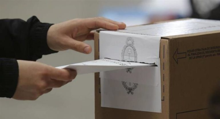 Oficializarán cuentas de políticos y partidos en redes sociales