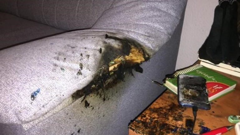 Explotó su celular mientras la familia dormía: le incendió el sillón
