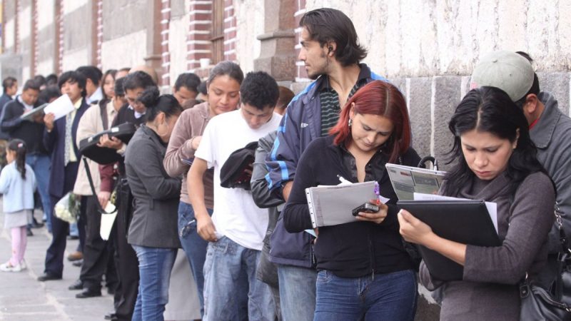 La desocupación muestra el feroz ajuste sobre el sector privado
