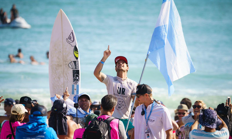 Santiago Muñiz se consagró campeón mundial de surf en Japón
