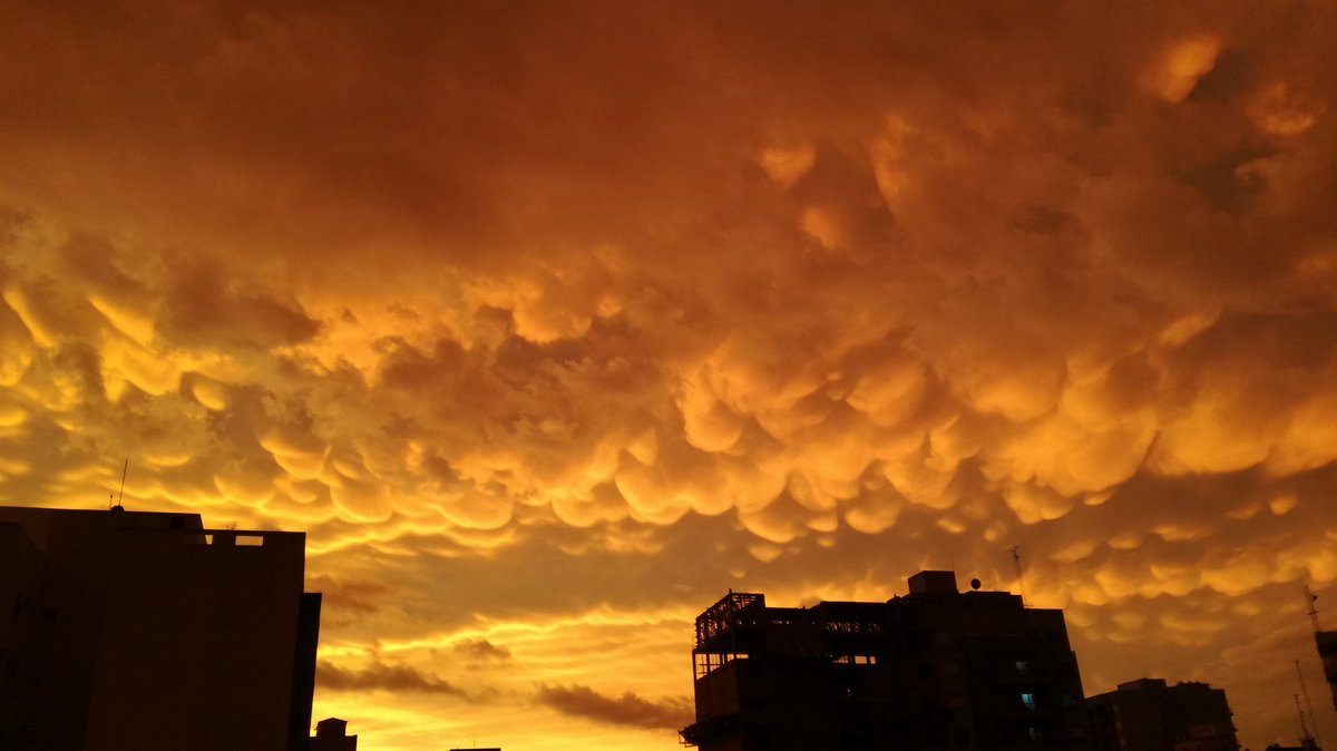 Una fuerte tormenta golpea a la Costa Atlántica: granizo, inundaciones y cortes de luz