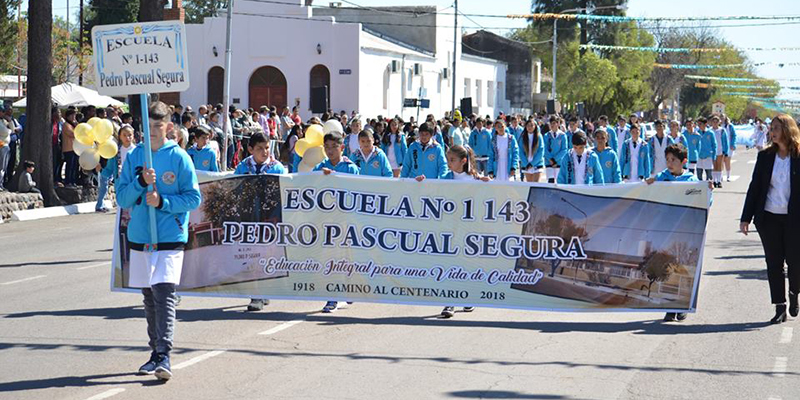 Con un gran desfile Bowen celebró sus 106 años