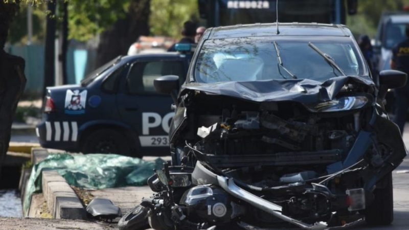 Un motociclista murió tras ser embestido por una camioneta en Ciudad