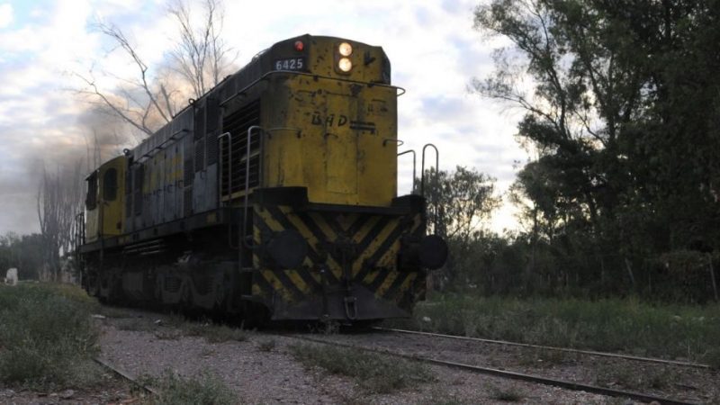 Le pasó una locomotora por encima y se salvó por milagro en Guaymallén