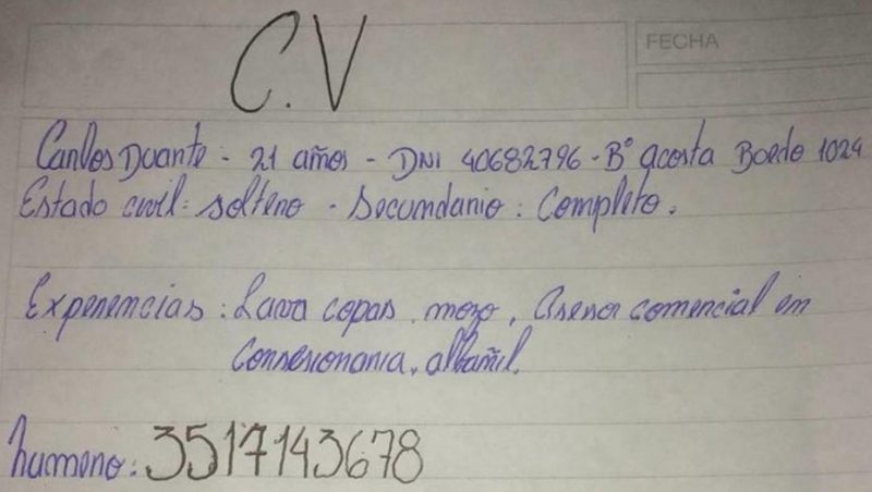 Hizo un CV a mano porque no tenía plata para imprimirlo y conmovió