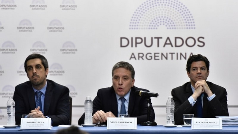 Para el 2019, el Gobierno prevé una caída del PBI de 0,5%, inflación de 23% y dólar a $40,10