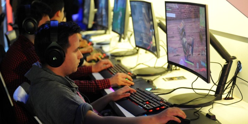 Con el atractivo de Fortnite, miles de gamers ya disfrutan de la segunda jornada de Argentina Game Show