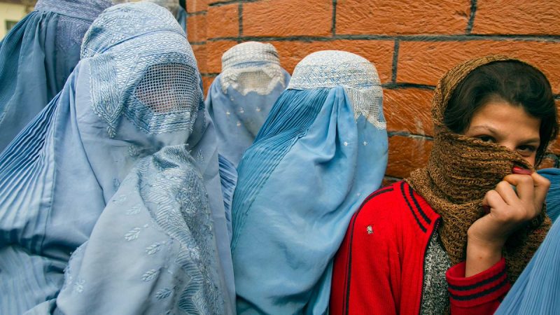 El brutal calvario de las mujeres condenadas en Afganistán por fallar el “test de virginidad”