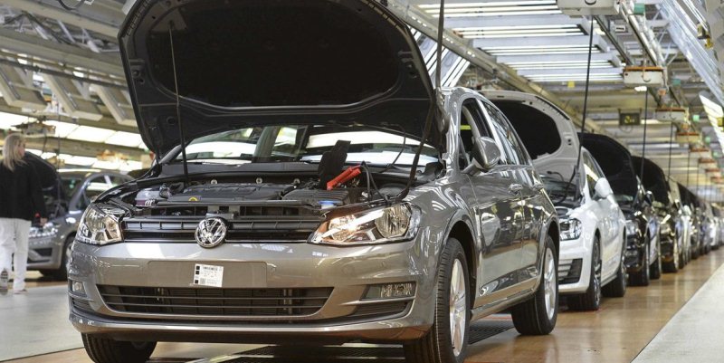 Las terminales automotrices registraron en octubre una caída récord del 40% en las ventas