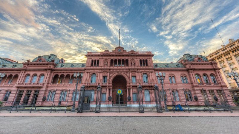Las Secretarías de Estado podrán realizar contrataciones directas hasta $128 millones