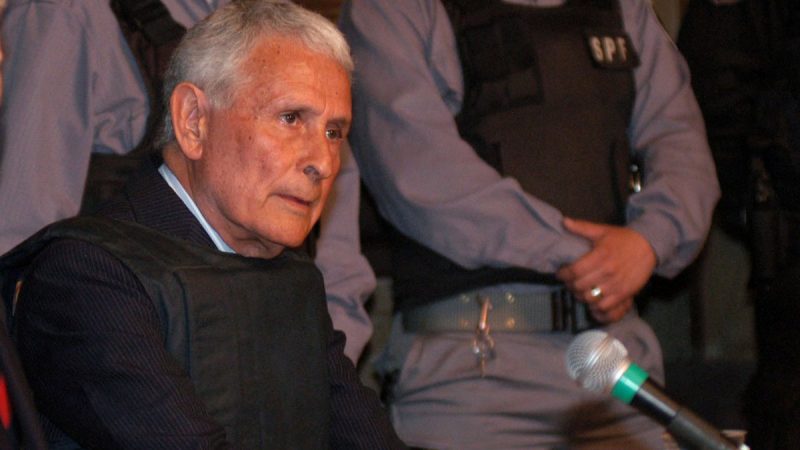 La Corte Suprema revocó la prisión domiciliaria a Miguel Etchecolatz