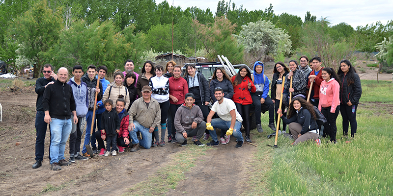Ganadores del concurso Mi Factura Por Favor realizaron una tarea de forestación