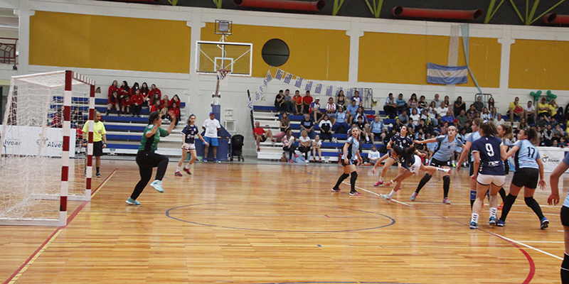 A buen ritmo continúa el Sudamericano de Handball de Menores en Alvear