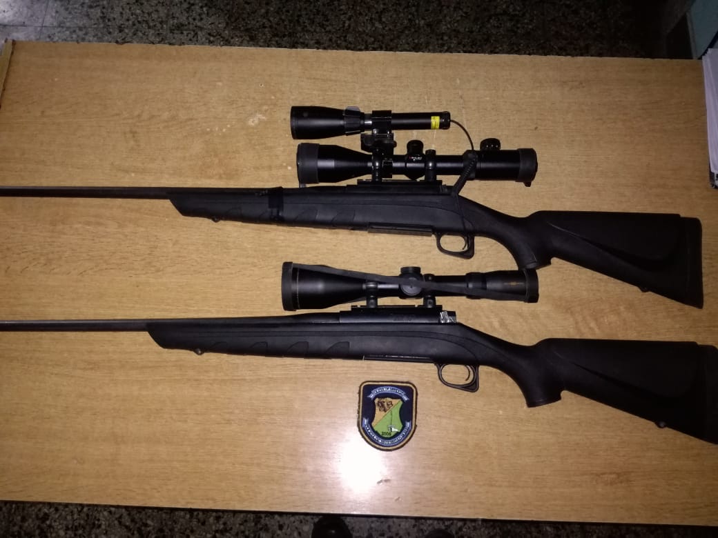 Detuvieron a dos personas por tenencia de arma de fuego