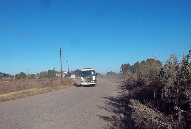 Policía se enfrentó con vándalos en la zona del desvío de camiones